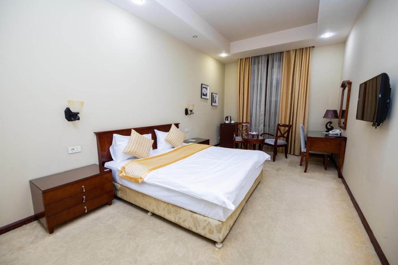 Diamond Hotel Jerevan Buitenkant foto