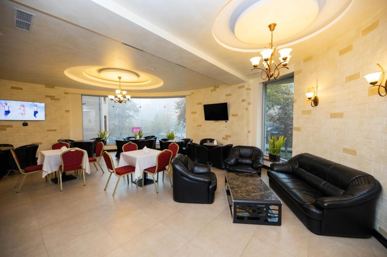 Diamond Hotel Jerevan Buitenkant foto