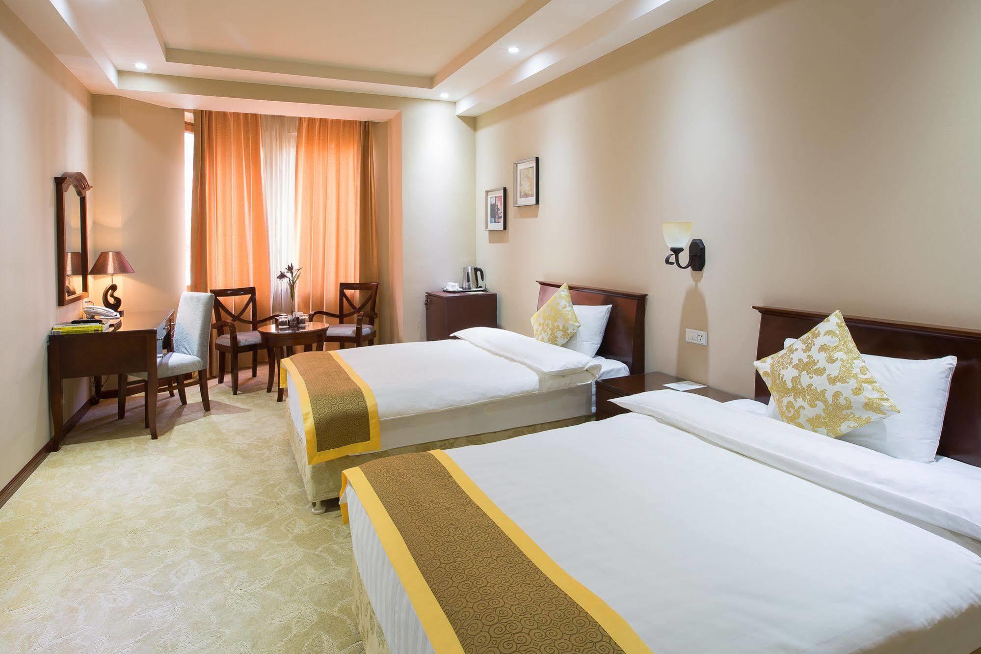 Diamond Hotel Jerevan Buitenkant foto