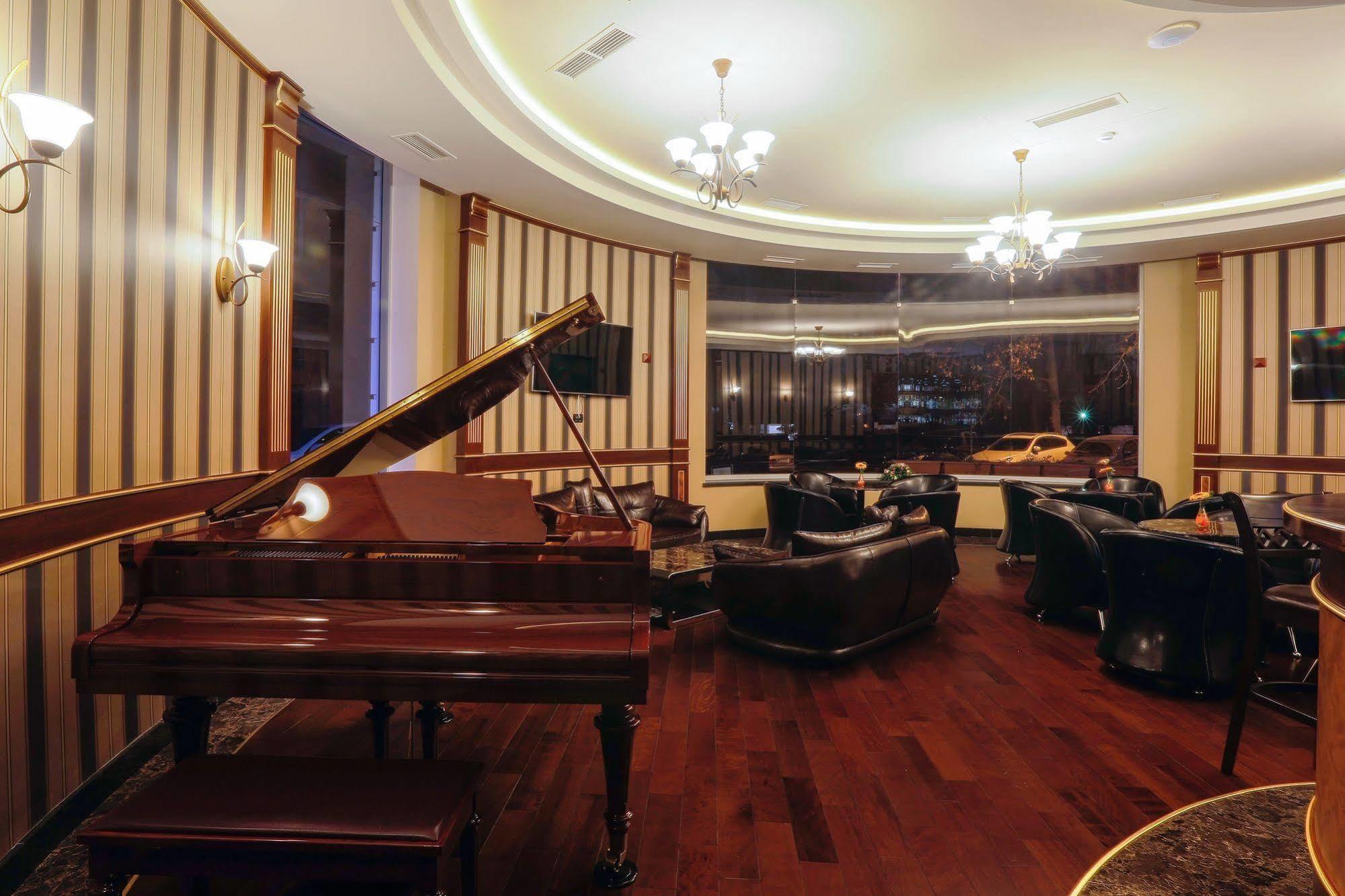 Diamond Hotel Jerevan Buitenkant foto